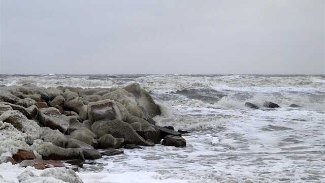 Высадка вражеского десанта из моря сегодня маловероятна: там сильно штормит, — ВСУ