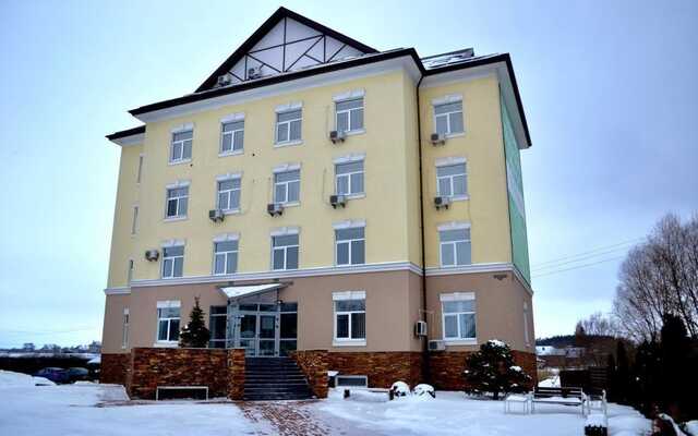 У Київській області російські окупанти обстріляли пологовий будинок та реабілітаційний центр