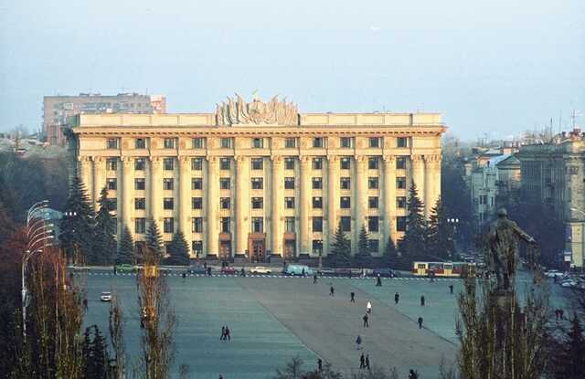 Российские снаряды попали в Харьковскую ОГА, Оперный театр, филармонию и жилые дома