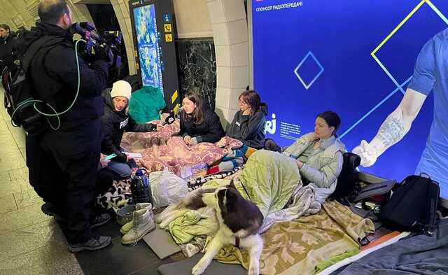 Иностранные журналисты увидели в каких условиях живут киевляне в метрополитене