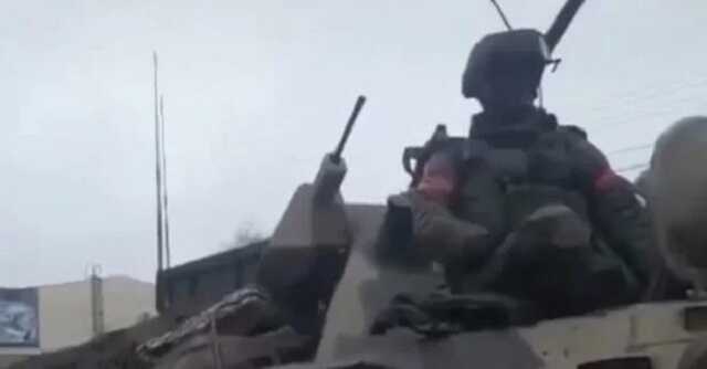 "Стоять уже не будет": в Конотопе оккупантов встретили "ведьмы"