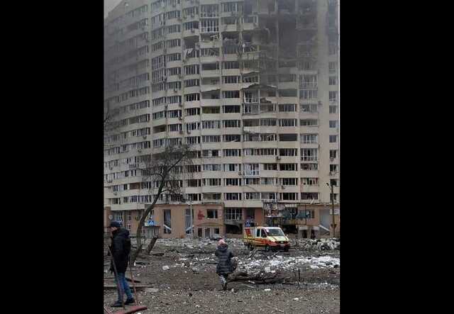 Россия ударила по жилому массиву в центре Чернигова