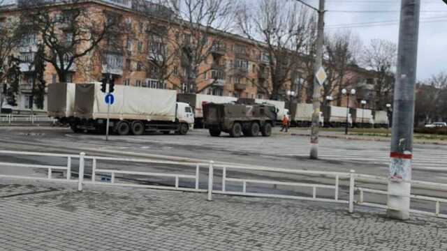 Россия привезла в Херсон "гуманитарную помощь", которую будут раздавать своим "актерам"