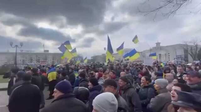 В Херсоне оккупанты стреляют в воздух, боясь мирного митинга