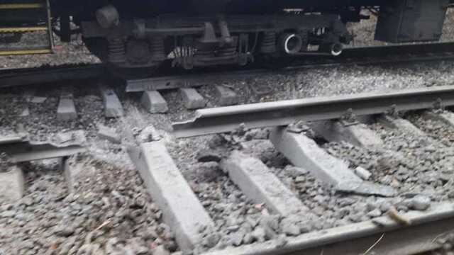 Эвакуация по железной дороге – невозможна: снаряд повредил пути в направлении Ирпеня