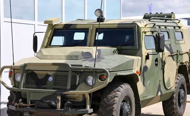 Под Николаевом украинские военные подбили вражеский "Тигр" и взяли в плен оккупантов