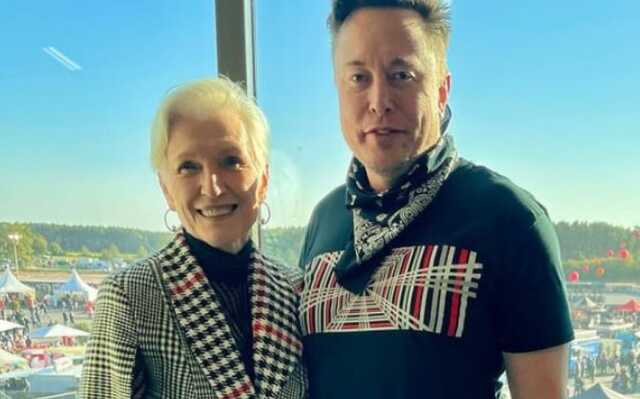 Мать Илона Маска поддержала Украину, а её сын пообщался с Зеленским