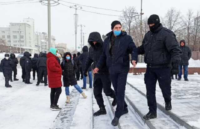 Протести в Росії проти війни: затримано майже 700 людей
