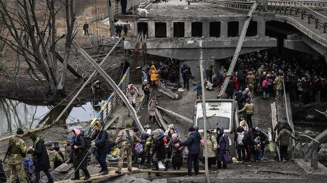 Автомобили с надписью "Дети" были расстреляны насквозь: жуткие детали эвакуации из Ирпеня