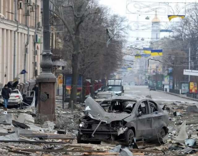 Оккупанты сбросили на Харьков авиабомбу: момент взрыва попал на видео