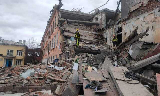 В Чернигове до сих пор ищут людей под завалами школы