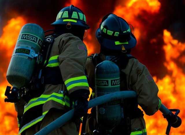 В Николаеве после вражеских обстрелов вспыхнули фуры с маслом