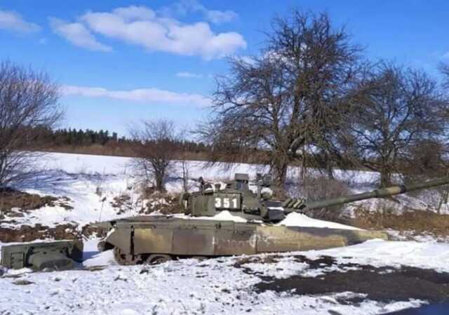 Появились фото уничтоженных "Байрактаром" колонн вражеской техники под Сумами