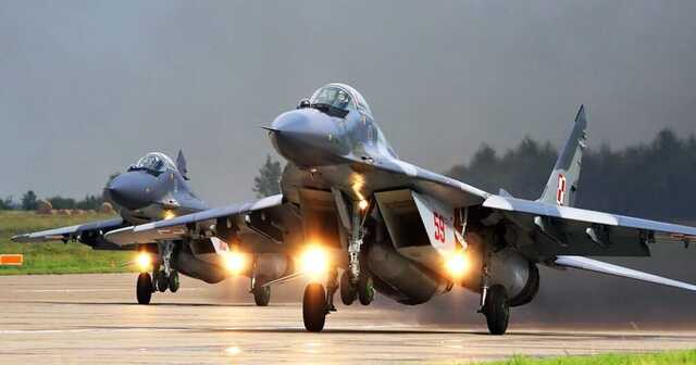 Польша официально заявила о готовности отдать США самолеты, о которых просит Украина