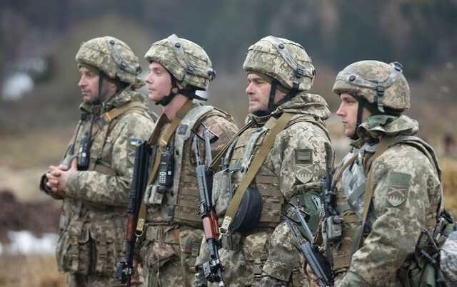 Оккупанты начали обозначать себя желтой лентой: Генштаб рассказал, как их различить