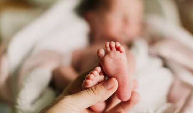 Несмотря на войну, Мариуполь продолжает жить: родилось 24 ребенка