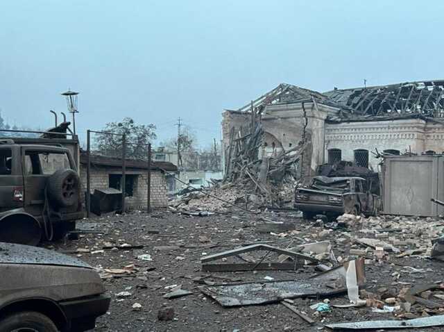 Оккупанты продолжают обстрелы: в Изюм не могут пройти гуманитарная помощь и эвакуационные автобусы