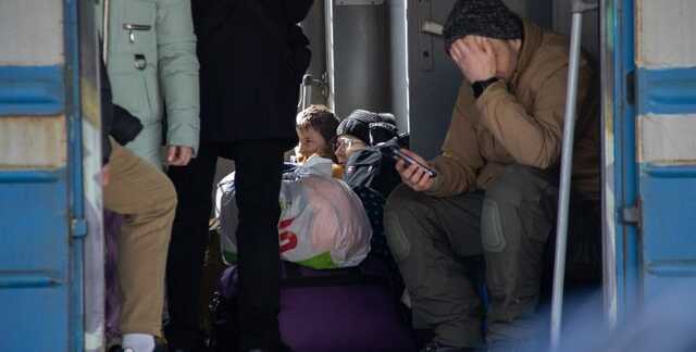 Предприятиям Луганской области и их работникам помогут переехать на Западную Украину