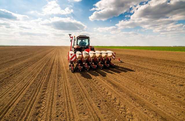 Зеленский: Мы должны этой весной провести полноценную посевную, насколько это возможно