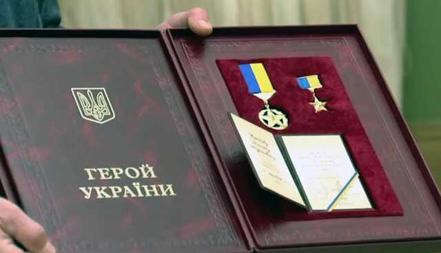 Зеленский присвоил восьми военным звание Героя Украины