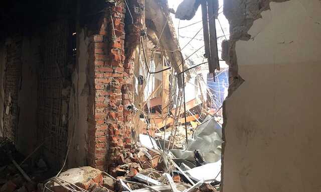 Тіло жінки знайшли під завалами в Харкові