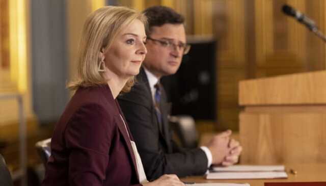 Кулеба і Трасс обговорили посилення санкційного тиску на Росію