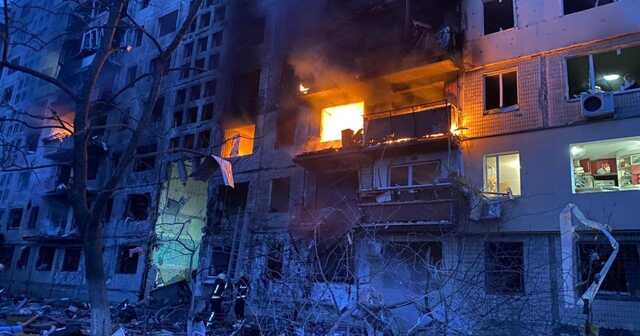 У багатоповерхівку на Оболоні в Києві влучив артилерійський снаряд