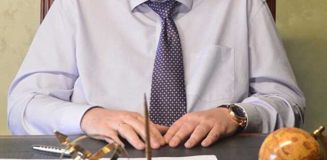 Раді рекомендують обмежити зарплати чиновників на час воєнного стану