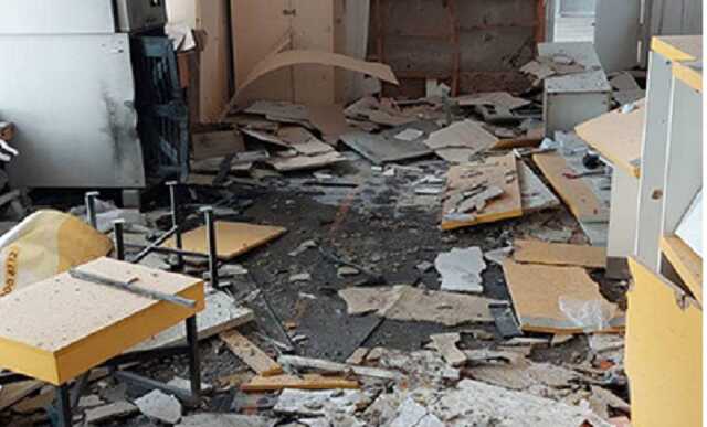 В Тростянце оккупанты обокрали поликлиники и угнали машины скорой