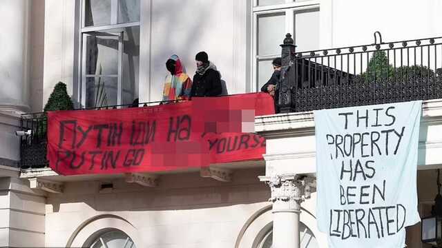Вывесили украинский флаг: в Лондоне демонстранты ворвались в дом олигарха Дерипаски