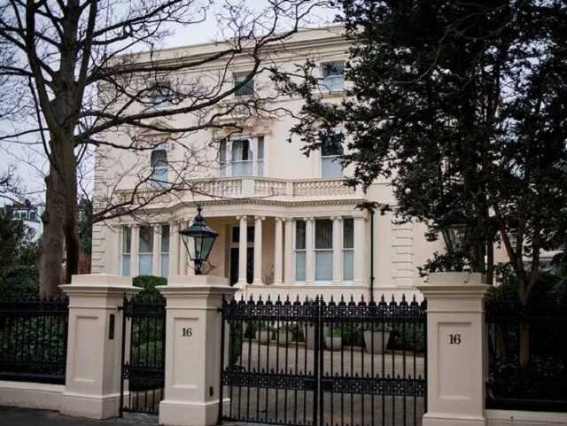 Российский олигарх Абрамович не может платить за землю: его особняк могут забрать