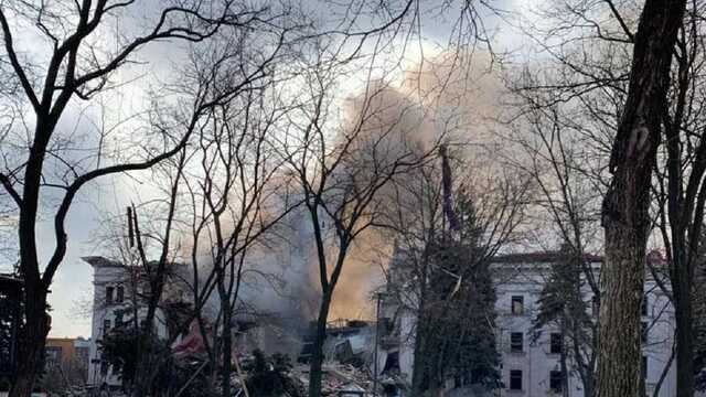 В драмтеатре Мариуполя находились несколько сотен человек: их судьба неизвестна