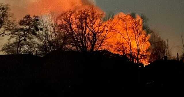 Оккупанты ударили по Мерефе на Харьковщине, загорелась школа