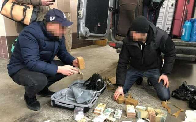 ДБР передало на потреби армії один млн доларів США