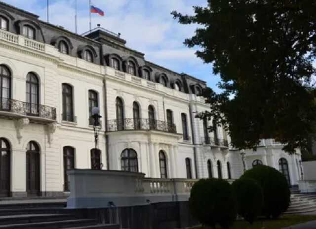 В Чехии украинских беженцев хотят разместить в посольстве РФ