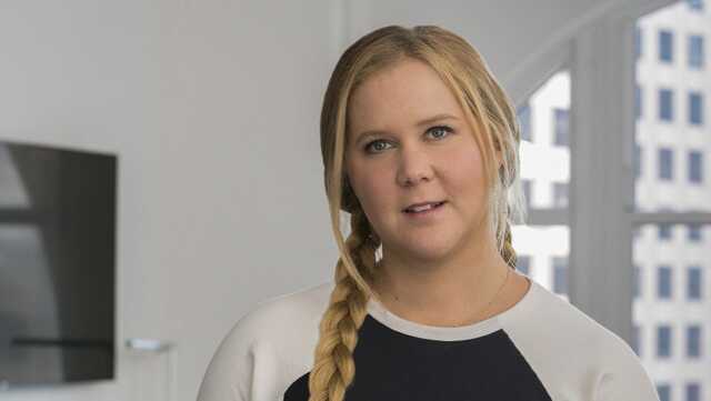 Актриса Эми Шумер пригласила Владимира Зеленского на торжественную церемонию Оскара-2022