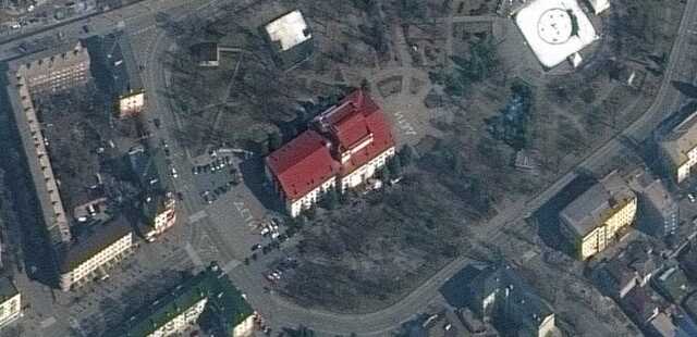 В Мариуполя в результате бомбардировки драмтеатра оккупантами погибли около 300 человек