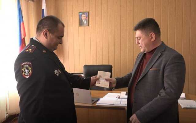 Глава Станично-Луганской райадминистрации получил «паспорт ЛНР»