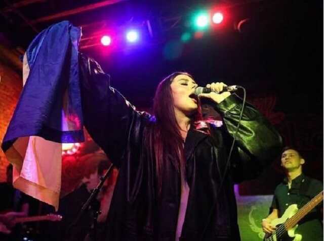 "I’M NOT OK": KAZKA випустила зворушливий кліп про війну в Україні