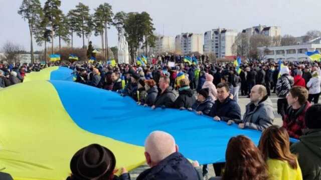 Захватчики покинули центр Славутича и стоят на окраинах