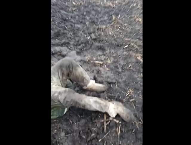 Босиком по полю: ВСУ захватили в плен разведывательную группу оккупантов