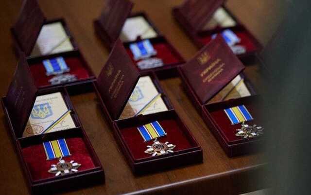 Зеленский наградил бойцов Нацгвардии, отличившихся в боях с российским агрессором