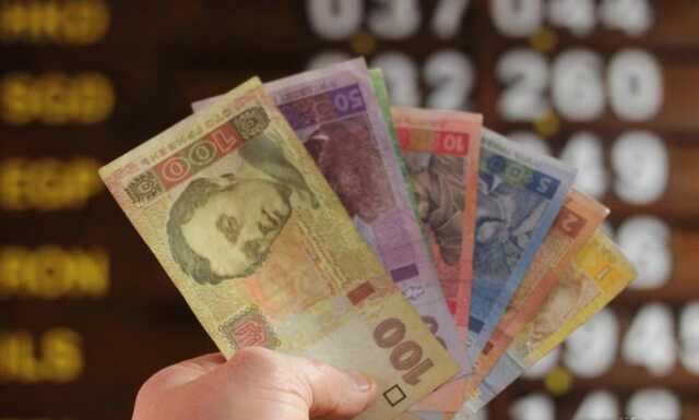 Несмотря на временную оккупацию, в Херсоне работают украинские банки и ходит гривна