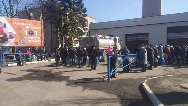 В Угледаре спасатели организовали подвоз воды в город