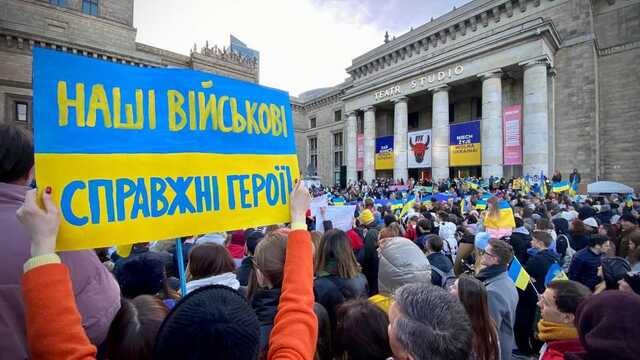 10 тысяч человек собрались в Варшаве в поддержку Украины