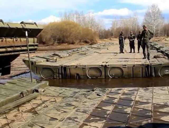 На Черниговщине во время возведения понтонного моста утонули восемь оккупантов и начальник штаба