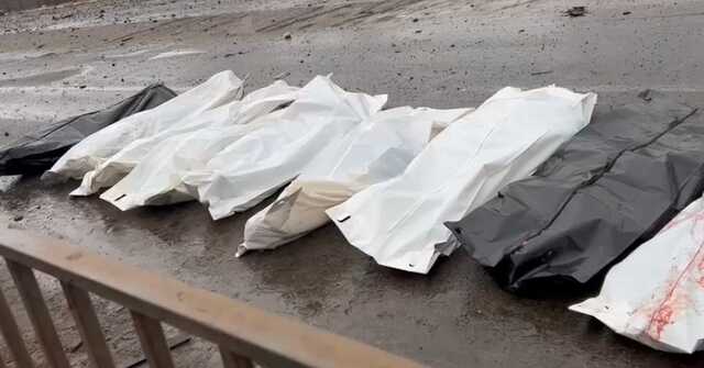 Из освобожденного Ирпеня вывозят тела погибших от рук российских оккупантов жителей, - ГСЧС