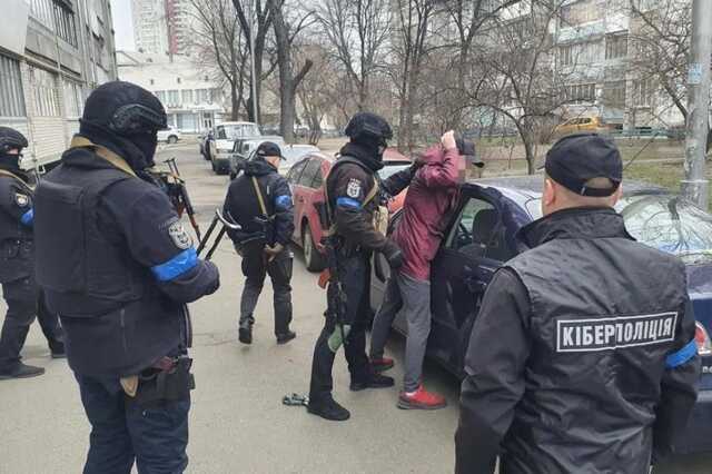 Мошенники устроили "бизнес на крови": переселенцам вместо жилья давали "приют" на кладбище