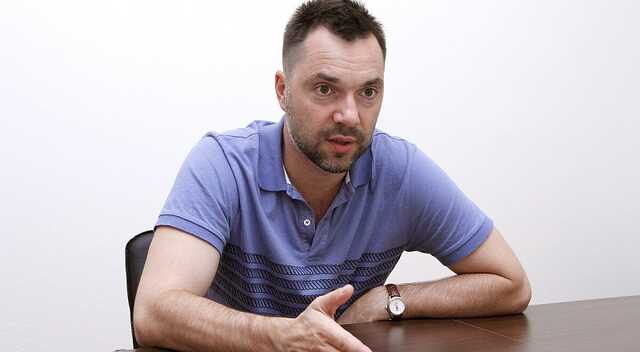 Двумя танками уничтожили 10 вражеских: Арестович рассказал о героическом эпизоде наших войск