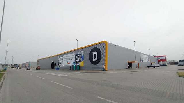 Как устроен крупнейший Центр беженцев PTAK возле Варшавы, принявший уже 50 тысяч украинцев